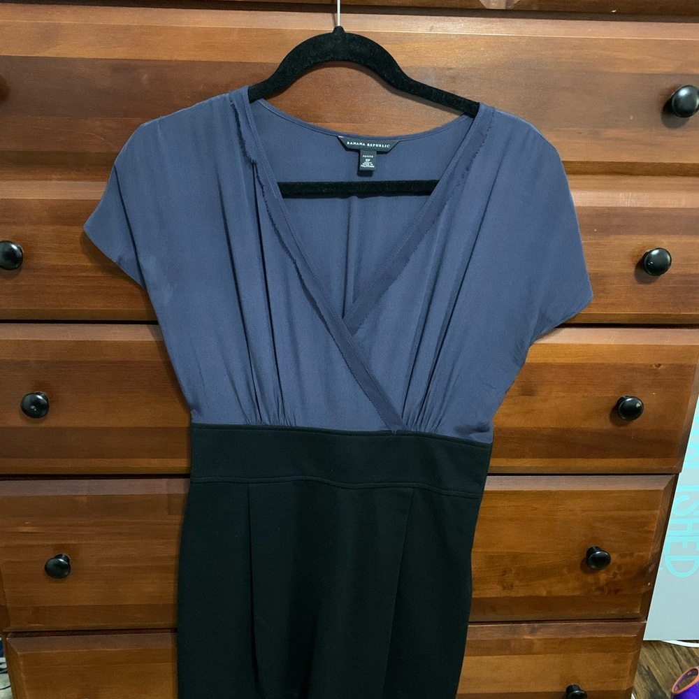 Banana Republic Dress side zipper two tones, Navy blue and Black